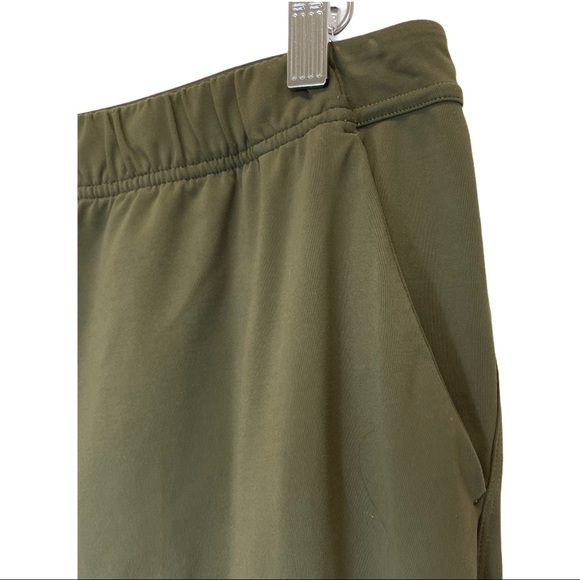 SOld Lululemon Athletic Green Jet Crop Pant Jogger - Picture 5 of 9